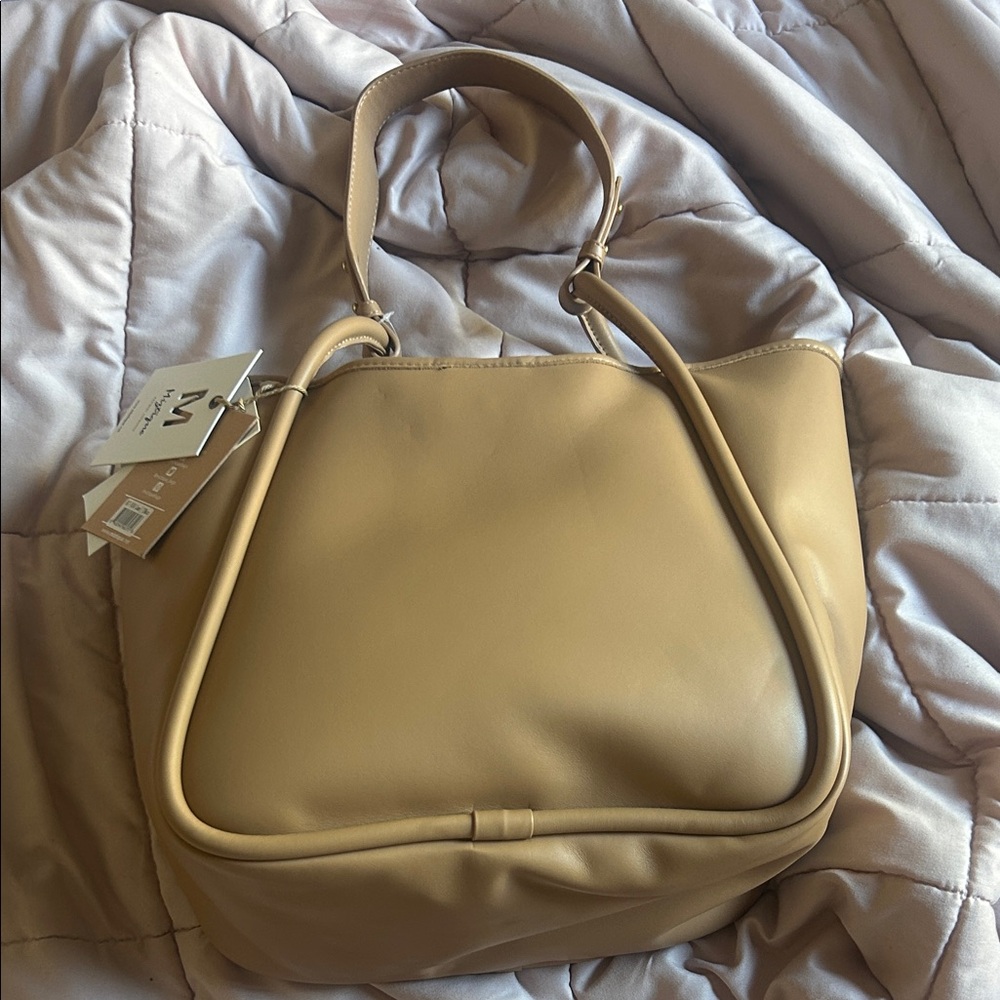 Miztique Classic Tan Shoulder Bag - Picture 3 of 8